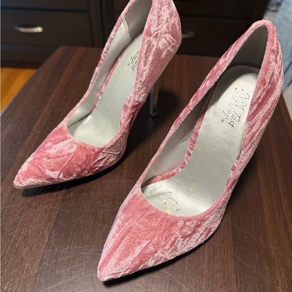 Elegant Pink Velvet Women's Heels - Picture 1 of 6